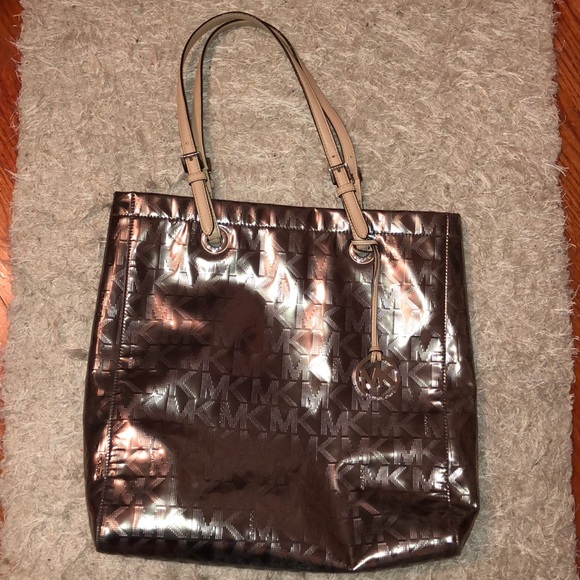 Michael Kors Silver metallic tote bag. - Picture 1 of 3